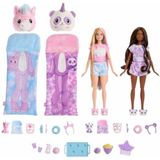 Barbie Cutie Reveal Cadeauset met 2 poppen en 2 dierenvriendjes, Cozy Cute Tees Slaapfeestje met meer dan 35 verrassingen, kleurverandering en slaapzakken in de vorm van een kostuum, HRY15