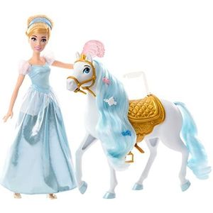 Mattel Disney Prinses Speelgoed, Assepoester, pop met paard en styling accessoires, geïnspireerd op de Disney film HPF95