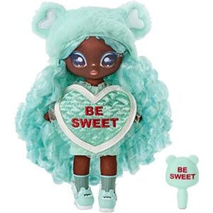 Na Na Na Surprise Sweetest Heart Series - CYNTHIA SWEETS - Mint Zachte Pluche Fashion pop met groen haar, hartvormige jurk en borstel - Verzamelbaar - Leuk cadeau voor kids van 5+ jaar.