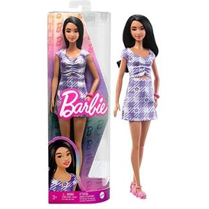 Barbie Pop, kinderspeelgoed, Barbie Fashionistas , golvend zwart haar en lang lichaamstype, geruite, uitgesneden jurk, outfit en accessoires HPF75