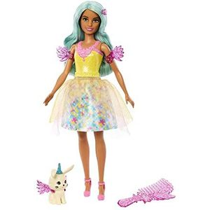 Barbie Pop met Sprookjesachtige Outfit en Dierenvriendje, geïnspireerd op Barbie A Touch of Magic, Teresa, met fantasiehaar en kam HLC36
