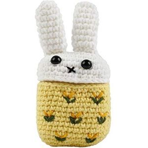 Hoesje voor AirPods 1 en 2 met siliconen binnenkant en gehaakte konijn vorm aan de buitenkant, wit en oranje