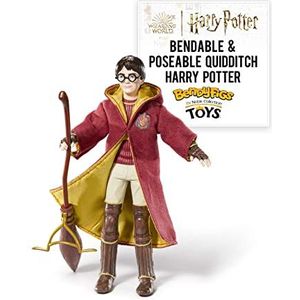 BendyFigs The Noble Collection Harry Potter - Harry Potter Quidditch - Noble Toys 16 cm buigbare Posable Collectible Pop Figure met stand en mini-accessoire