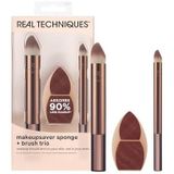 Real Techniques Makeupsaver Spons + Kwastentrio, make-upspons & borstels voor vloeibare en crème formules, natuurlijke finish, minder make-upverspilling, latexvrij & diervriendelijk, 3-delige set