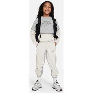 Nike FD3161-063 B NSW Amplify Crew Sweatshirt Jongens DK Grey Heather/Light Bone/Black/BL Maat XL