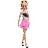 Barbie Fashionista's Pop #213, Blond met gestreepte top, Roze rok en zonnebril, 65ste verjaardag modepop om te verzamelen, HRH11