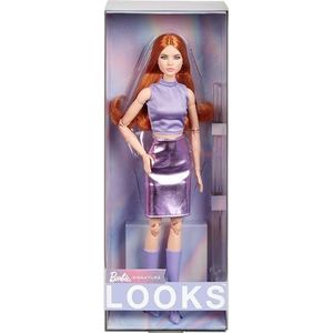 Barbie Looks Pop, Verzamelobject nr. 20 met rood haar en moderne Y2K-mode, Lavendelkleurige top en rok van imitatieleer met knielaarzen, HRM12