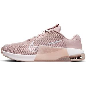 Nike W Metcon 9, damessneaker, Pink Oxford/Wit-DIFFUSED Taupe, 43 EU, Roze Oxford Wit Diffused Taupe, 43 EU