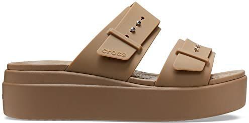 Crocs - Brooklyn Buckle Low Wedge - Klompen - Khaki