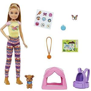 Barbie It Takes Two Kampeerset met Stacie pop (~23 cm), Puppy, Puppytentje, Draagtas, Stickervel en Kampeeraccessoires, Cadeau voor Kinderen van 3 tot 7 Jaar Oud, HDF70