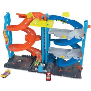 Hot Wheels City baanset met 1 Hot Wheels auto, 2-in-1 Racetoren die veranderd kan worden van een racebaan voor één auto in een racebaan voor twee auto's, met handmatige lift, HKX43