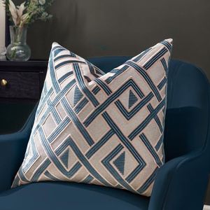 Paoletti Henley Velvet Jacquard Veer Rijk Gevuld Kussen