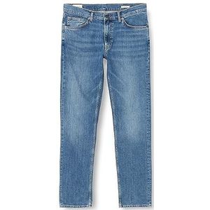 Gant Slim jeans voor heren met smalle pasvorm, medium blauw gedragen, 32W x 36L