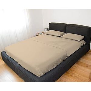 Beddengoedset voor tweepersoonsbed, kleur zandkleurig, strijkvrij, satijnen look, 100% polyester microvezel, bestaande uit 2 lakens en 2 kussenslopen, gemaakt in Italië.