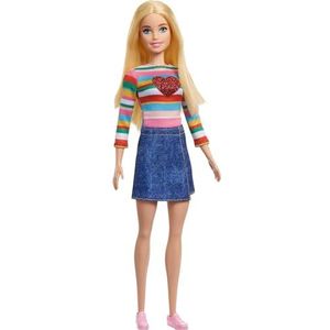 Barbie It Takes Two Barbie 'Malibu' Roberts Pop (blond), in regenboogshirt, denim rok en schoenen, cadeau voor kinderen van 3 tot 7 jaar, HGT13