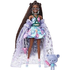 Barbie Extra Fancy pop in teddyberenjurk met doorzichtige sleep, teddybeerpet, extra lang haar en accessoires, flexibele gewrichten, speelgoed voor kinderen van 3 jaar of ouder, HHN13