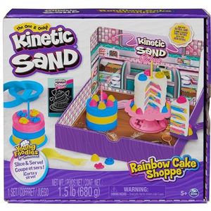Kinetic Sand - Regenboog Taartenwinkel met 680 g geel roze blauw en naar vanille geurend wit speelzand - met 10 stuks keukengerei en accessoires - Sensorisch speelgoed