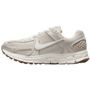 Nike Zoom Vomero 5 Sneakers voor dames, 42,5 EU, Lt Orewood Brn Sail Metallic Silver, 42.5 EU