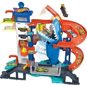Hot Wheels City Ontsnap aan de Haai speelset, met 1 Hot Wheels auto, een op Nemesis gebaseerde racebaan, kan aan andere sets worden gekoppeld, speelgoed voor kinderen vanaf 4 jaar, HMF86