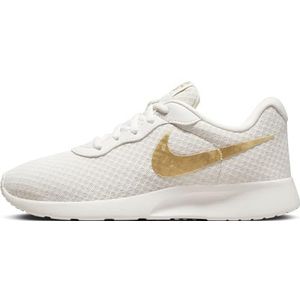 Nike Wmns Tanjun FLYEASE, damessneaker, fantoom/metallic goud-sail-volt, 44 EU, Phantom Metallic Gold Sail Volt, 44 EU