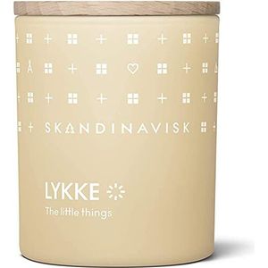 Skandinavisk Lykke Geurkaars 'Happiness'. Geurtonen: Sneeuwklokjes en rozenknoppen, anjers en leliebloemen. 200 g.
