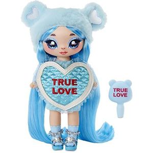 Na Na Na Surprise Sweetest Heart Series - LILY SARANG - Blauw Zachte Pluche Fashion Pop met lichtblauw haar, hartvormige jurk en borstel - Verzamelbaar - Leuk cadeau voor kids van 5+ jaar.