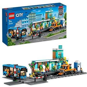 LEGO 60335 City Trains Treinstation Set met Speelgoed Trein, Bus, Wegplaten en Treinrails; Compatibel met Andere City Trains Sets en Meer, Kerstcadeau voor Jongens en Meisjes