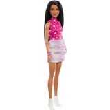 Barbie Fashionistas Pop #215 met Zwart stijl haar, Roze Topje met Sterretjesprint en Regenboogkleurig Rokje, Modepop om te verzamelen voor 65ste verjaardag, HRH13
