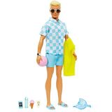 Blonde Ken Pop met blauw overhemd en zwembroek, zonneklep, handdoek en accessoires met strandthema HPL74