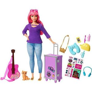 Barbie Daisy Pop, Roze Haar, Curvy, met Poes, Gitaar, Koffer die open kan, Stickers en 9 Accessoires, voor 3 tot 7 jaar oud, FWV26