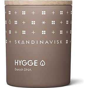 Skandinavisk Hygge Geurkaars 'Cosiness'. Geurtonen: zwarte thee en muntblaadjes, gedroogde appels en gebakken kaneel. 200 g.