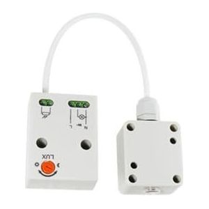 Foto-elektrische schakelaar IP65, waterdicht, automatisch, ideaal voor het regelen van buitenverlichting en energiebesparing.