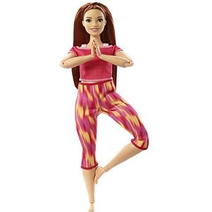 Barbie Made To Move Pop, Curvy, met 22 Flexibele Punten en Lang, rood, stijl haar, met Yogakleding, voor Kinderen van 3 tot 7 jaar oud, GXF07