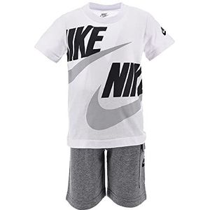 Nike - Tweedelige set: T-shirt en broek, T-shirt met logo, shorts met cargozakken, normale pasvorm, wit/grijs/zwart 4-5 jaar