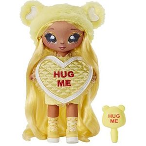 Na Na Na Surprise Sweetest Heart Series - MARIA BUTTERCUP - Een gele zachte pluche fashion pop met blond haar, hartvormige jurk en borstel - Verzamelbaar - Leuk cadeau voor kids van 5+ jaar