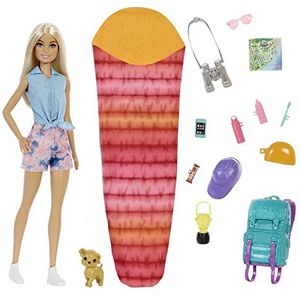 Barbie It Takes Two 'Malibu' Kampeerpop (29 cm, blond) met puppyvriendje, rugzak, slaapzak en 10 kampeeraccessoires, leuk cadeau voor kinderen van 3 tot 7 jaar oud, HDF73