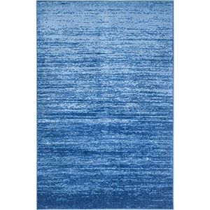 SAFAVIEH Modern Ombre tapijt voor woonkamer, eetkamer, slaapkamer - Adirondack Collection, korte pool, lichtblauw en donkerblauw, 155 x 229 cm