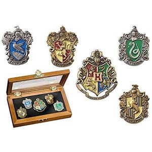 The Noble Collection Hogwarts House Pins by Set van 5 metalen, met de hand geëmailleerd Huis Pin Badges Geleverd in een houten display Case - Officieel gelicentieerd Harry Potter Movie Collectable