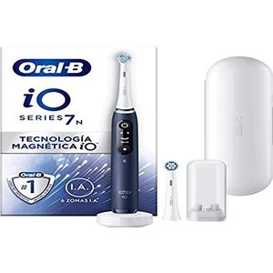Oral-B iO7N Elektrische tandenborstel met oplaadbare handgreep, iO-magneettechnologie, 2 reservekoppen, interactief display, oplader en reishoes - blauw