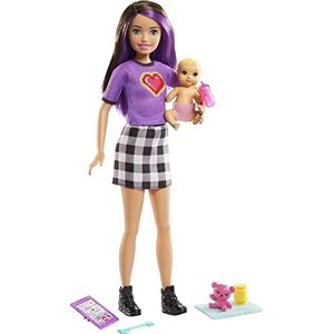 Barbie Skipper Babysitters Inc., Pop en Accessoires Set met Skipper pop (brunette, 23 cm), babypop en 4 accessoires, voor kinderen van 3-7 jaar, GRP11