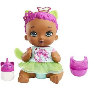 MY GARDEN BABY HHL23 Kattenbaby-pop - roze haar, groene rok, jasmijngeur, slabbetje, flesje, stoffen luier, hoge kinderstoel, 30 cm, voor kinderen vanaf 2 jaar