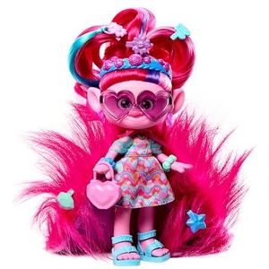 Mattel DreamWorks Trolls Band Together Modepop en meer dan 10 accessoires, Haaronthullingen Koningin Poppy, verrassend haarstukje HNF16