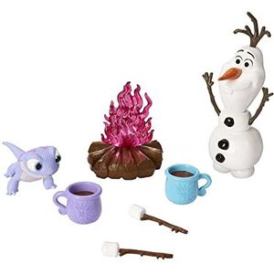 Mattel Disney Frozen speelgoed, Olaf en Bruni figuren en 5 kampvuuraccessoires, geïnspireerd op de film Disney Frozen 2, cadeaus voor kinderen HLW62