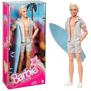 Barbie The Movie Ken Pop in strandset met pastelroze en groene strepen, met surfboard en witte sneakers, HPJ97