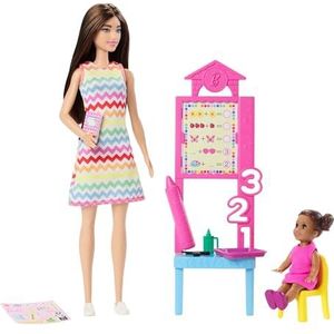 Barbie Docent Pop met Modepop met Bruin Haar met Bedrukte Jurk, 1 Peuterpop en Accessoires om Les te Geven, JCR76