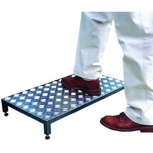 Halfhoge stand (van metaal, standaardmaat, breedte 41 cm).