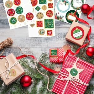 Avery, 12 cadeaulabels, 32 decoratieve stickers en 24 adventskalenderetiketten, traditioneel thema, groen en rood