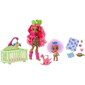 Cave Club Peuter Oppasavontuur, Speelset met pop Fernessa (20 - 25 cm, roze haar), peuterpop, kinderbedje, hobbelpaard en accessoires, cadeau voor kinderen vanaf 4 jaar, GNL92
