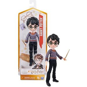 SpinMaster,Harry Potter pop 20 cm Harry Potter 20 cm – met toverstaf en outfit uniform Hogwarts om te verzamelen – cadeau-idee – 6061836 – speelgoed voor kinderen 5 jaar