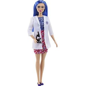 ​Barbie Wetenschappelijk Onderzoekster Pop (ruim 30 cm) met blauw haar, color-block jurk, laboratoriumjas, platte schoenen en microscoop, geweldig cadeau voor kinderen vanaf 3 jaar, HCN11